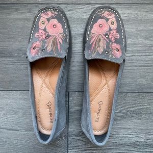 Baretraps Otella Womens Gray Suede Slip-On Loafers Embroidered Floral Shoes 9W